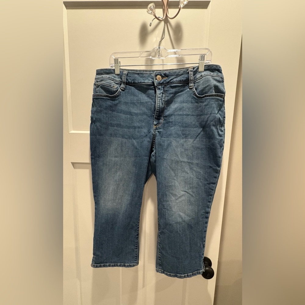 St. John's Bay Blue Cropped Women's Jeans - Picture 1 of 3